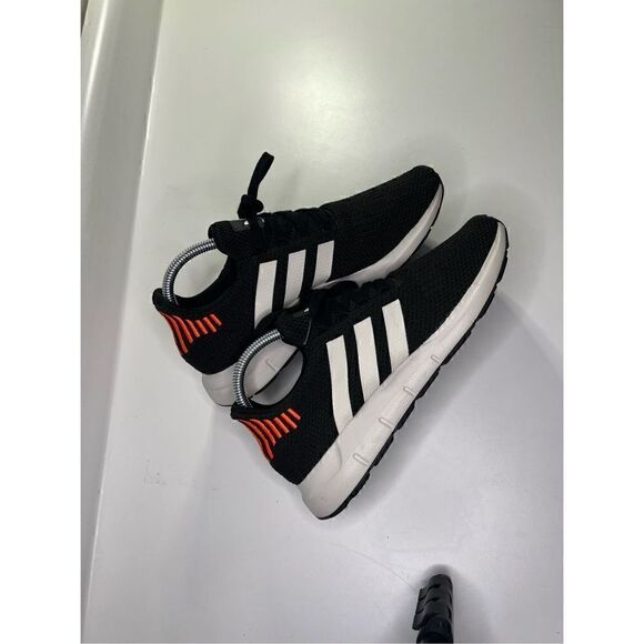 Adidas Original Swift Run   - Picture 1 of 6